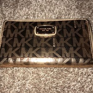 ROSE GOLD MICHAEL KORS WALLET 🌹